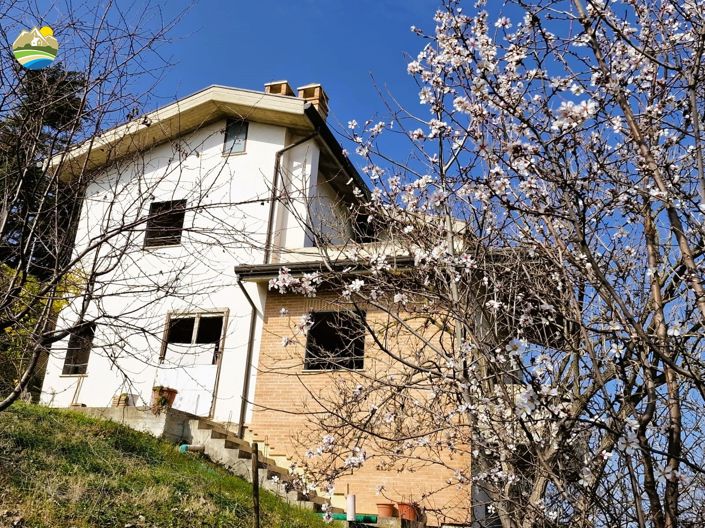 Image No.3-3 Bed Villa for sale