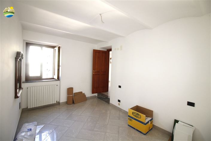 Image No.12-3 Bed Townhouse for sale