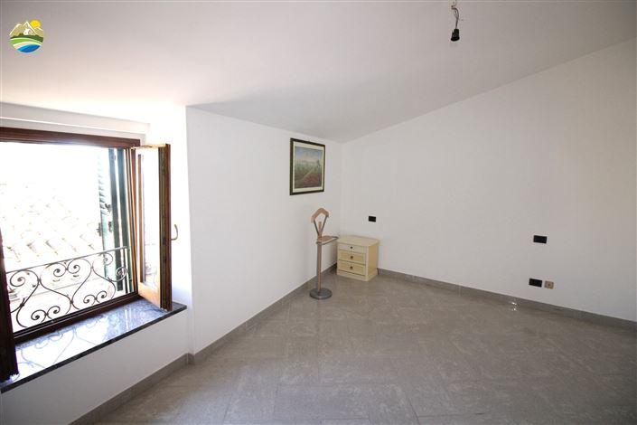 Image No.15-3 Bed Townhouse for sale