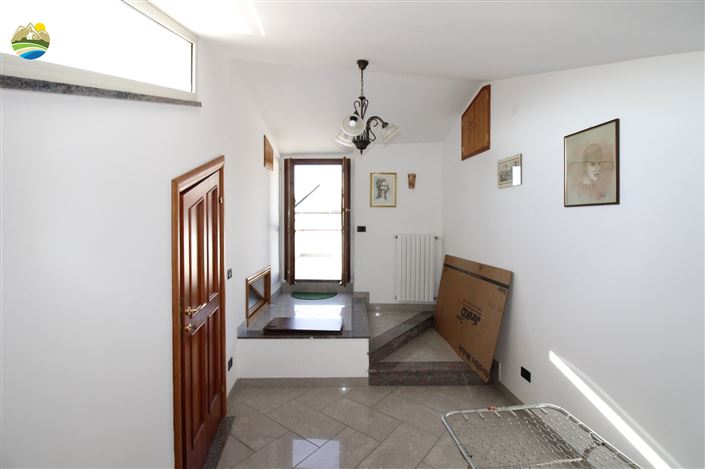 Image No.18-3 Bed Townhouse for sale