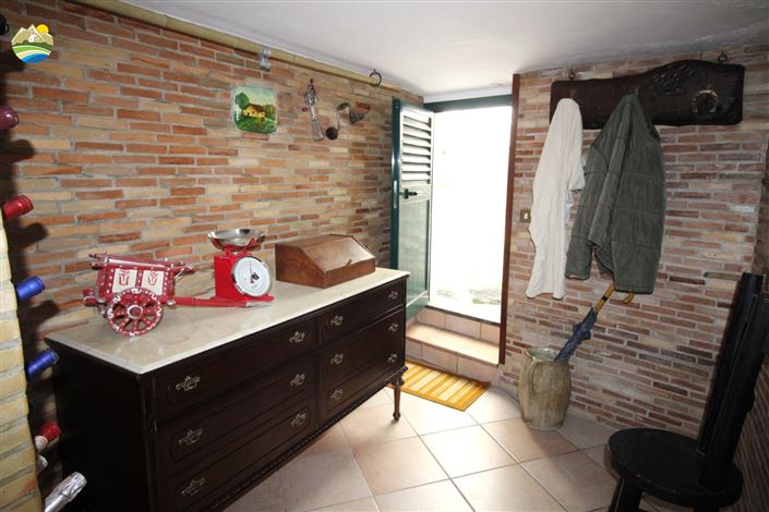 Image No.27-3 Bed Townhouse for sale