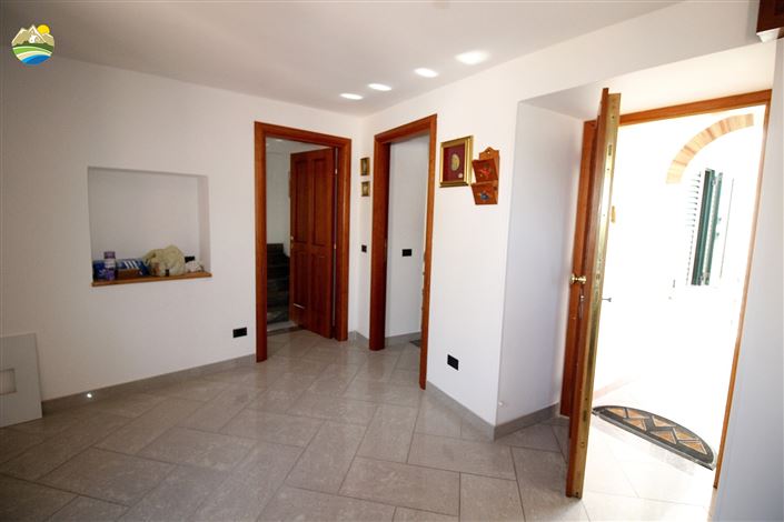 Image No.8-3 Bed Townhouse for sale