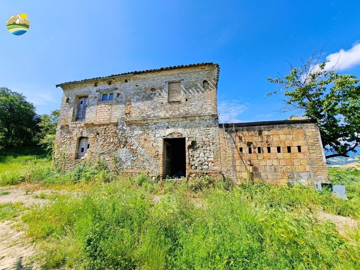 Image No.2-3 Bed Country House for sale