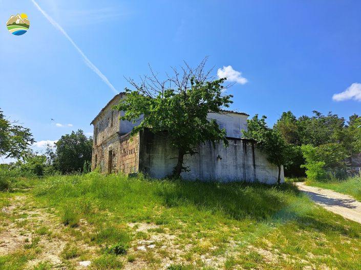 Image No.6-3 Bed Country House for sale