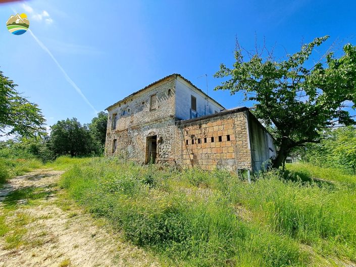 Image No.7-3 Bed Country House for sale