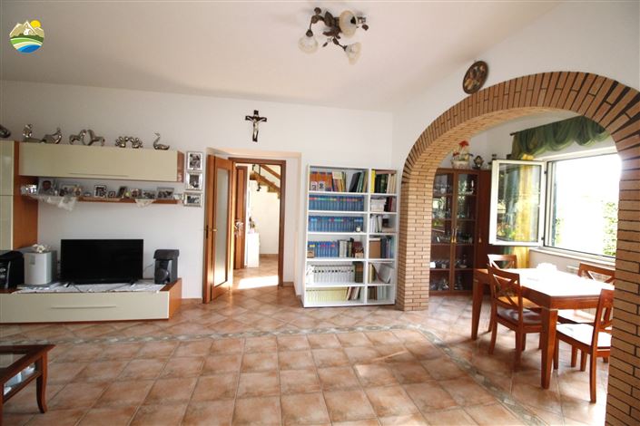 Image No.13-4 Bed Country House for sale