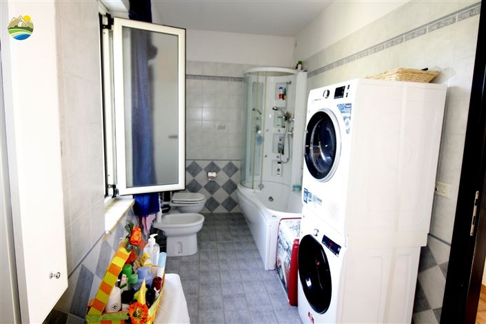 Image No.19-4 Bed Country House for sale