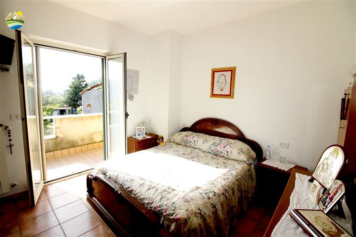 Image No.21-4 Bed Country House for sale