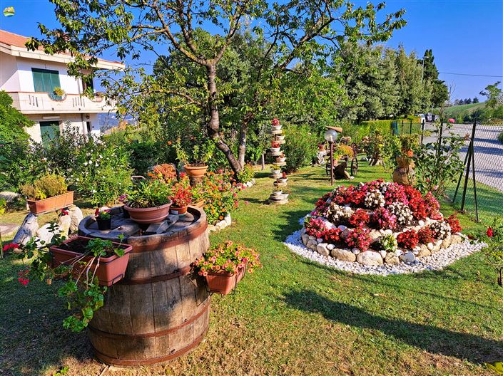 Image No.12-2 Bed Country House for sale