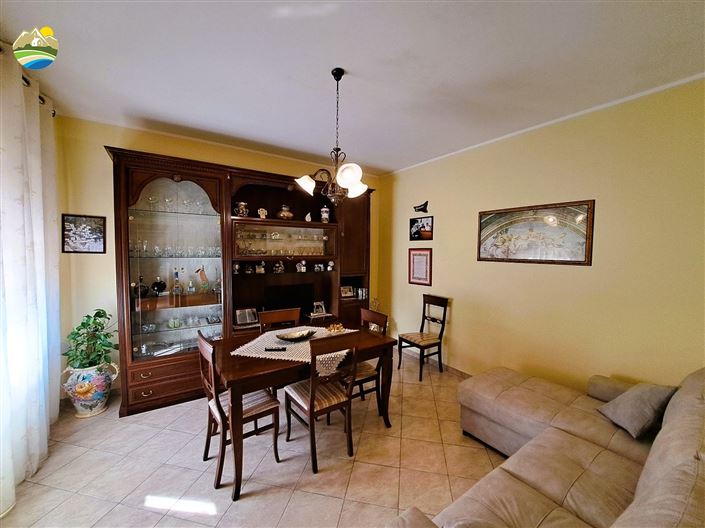 Image No.26-2 Bed Country House for sale