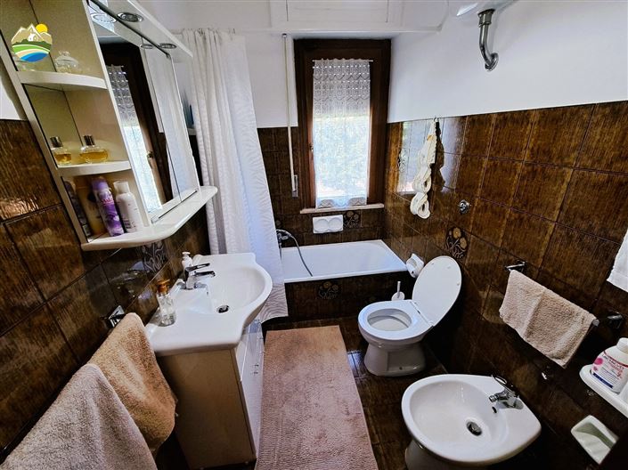 Image No.30-2 Bed Country House for sale