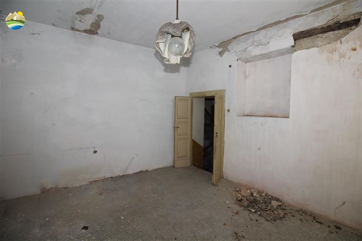 Image No.16-2 Bed Townhouse for sale