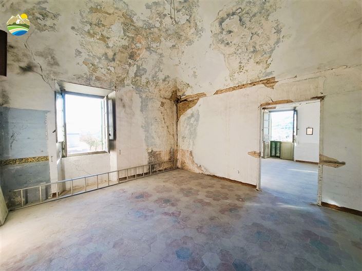 Image No.10-4 Bed Property for sale