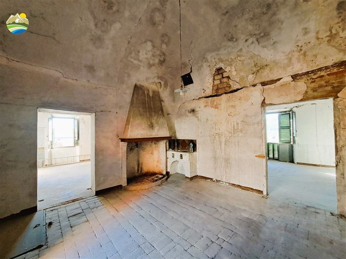 Image No.8-4 Bed Property for sale