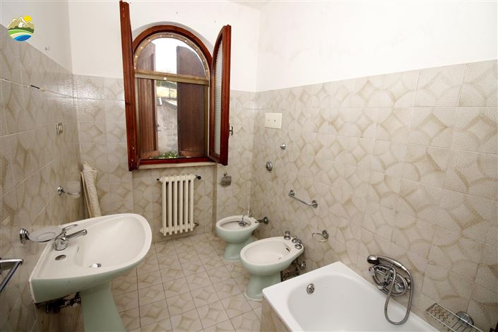 Image No.13-8 Bed Villa for sale