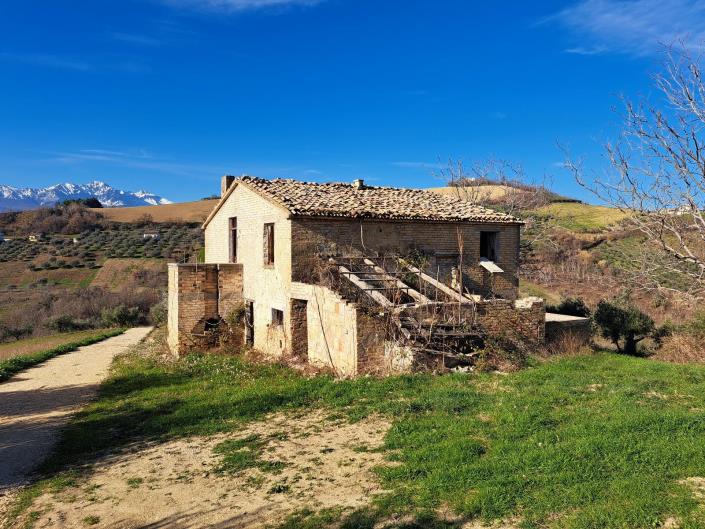 Image No.18-4 Bed Country House for sale