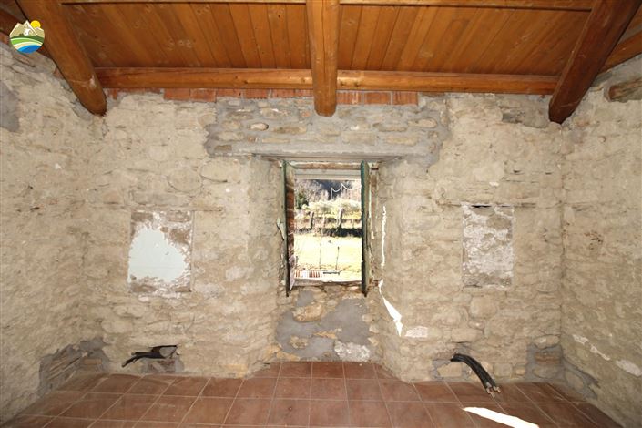 Image No.19-2 Bed Country House for sale