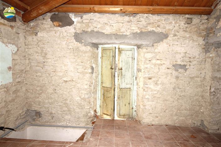 Image No.20-2 Bed Country House for sale