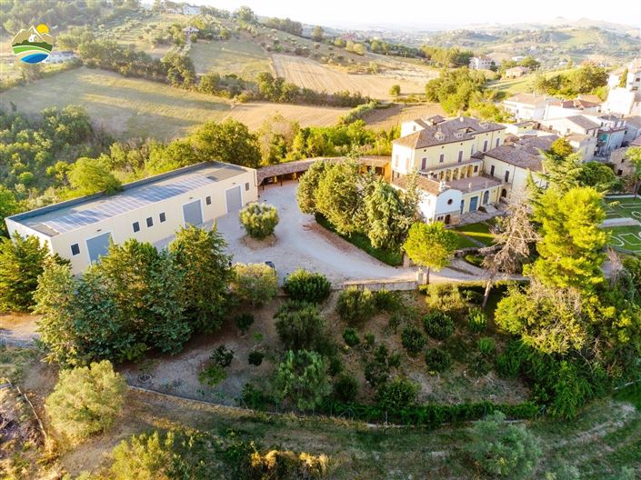 Image No.12-11 Bed Villa for sale