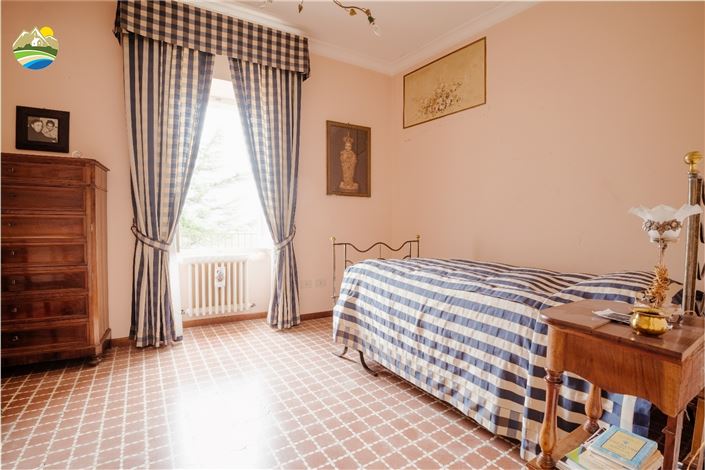 Image No.21-11 Bed Villa for sale