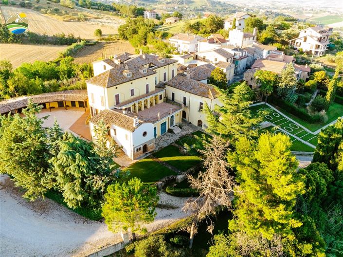 Image No.7-11 Bed Villa for sale