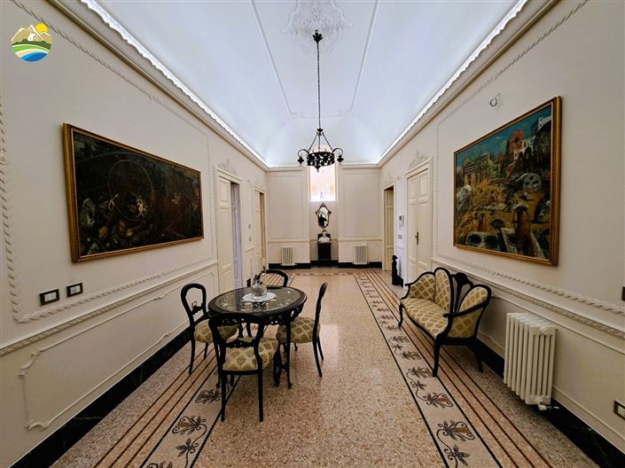 Image No.19-10 Bed Villa for sale