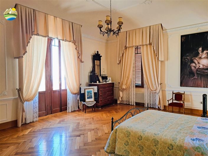 Image No.22-10 Bed Villa for sale