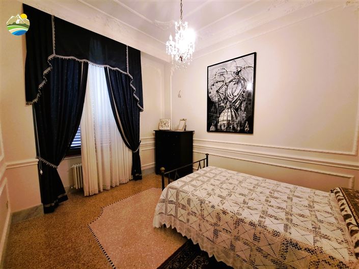 Image No.26-10 Bed Villa for sale