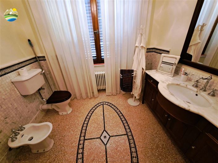 Image No.27-10 Bed Villa for sale