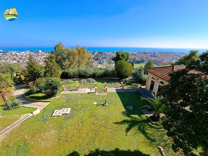 Image No.29-10 Bed Villa for sale