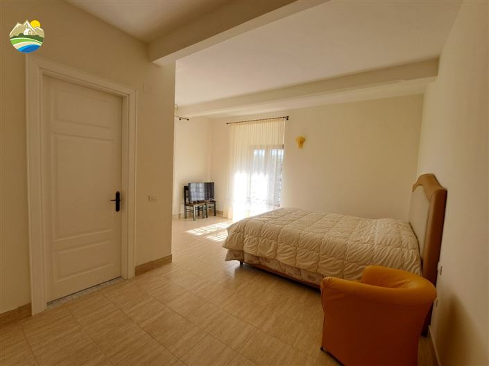 Image No.43-10 Bed Villa for sale