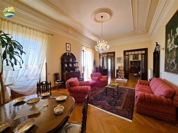 Image No.8-10 Bed Villa for sale