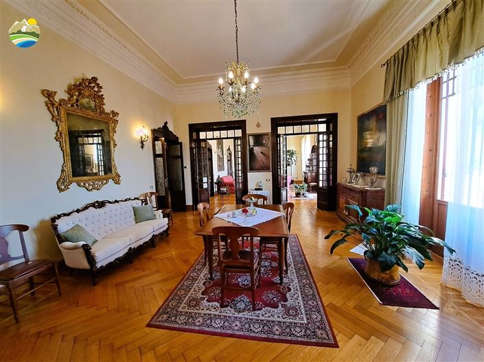 Image No.9-10 Bed Villa for sale