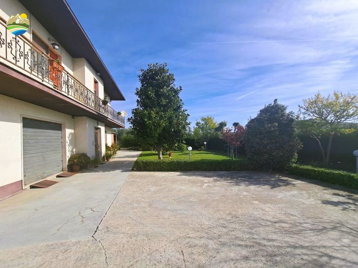 Image No.12-3 Bed Country House for sale