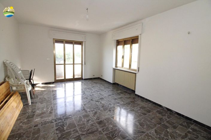 Image No.11-6 Bed Country House for sale