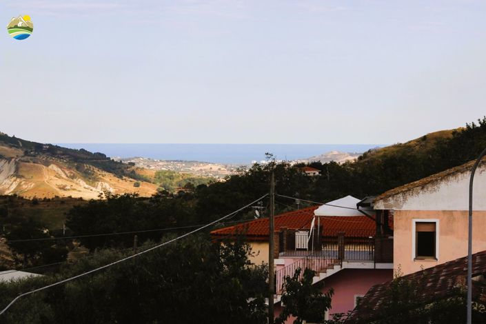 Image No.2-6 Bed Country House for sale