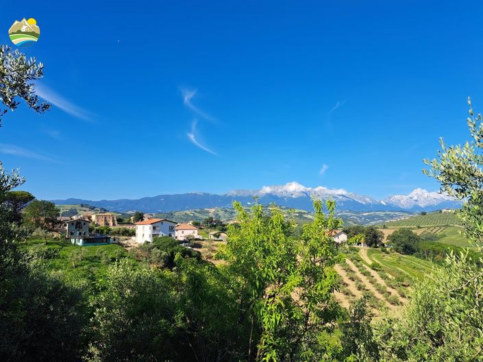 Image No.21-2 Bed Country House for sale