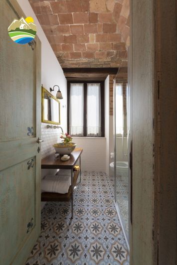 Image No.42-9 Bed Villa for sale