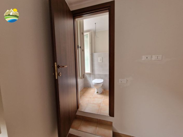 Image No.13-2 Bed Townhouse for sale