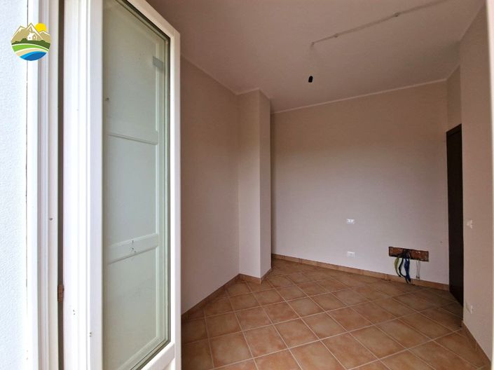 Image No.17-2 Bed Townhouse for sale