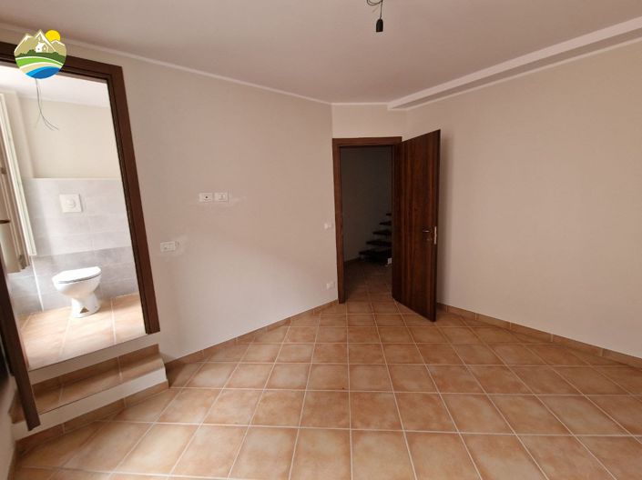 Image No.22-2 Bed Townhouse for sale