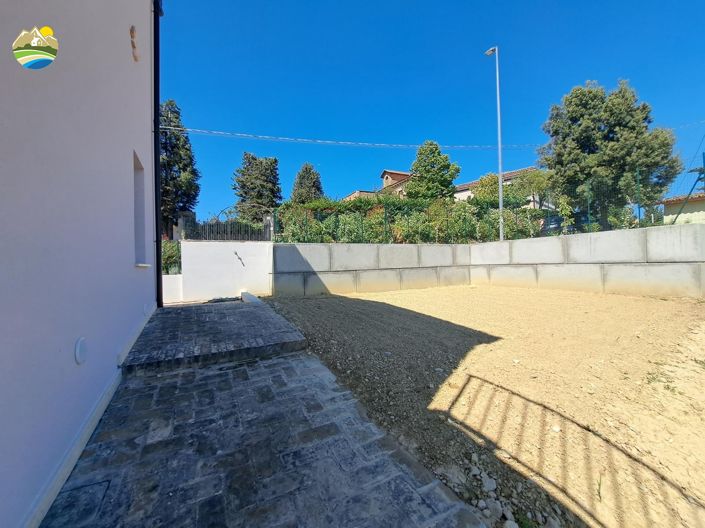 Image No.19-2 Bed Country House for sale