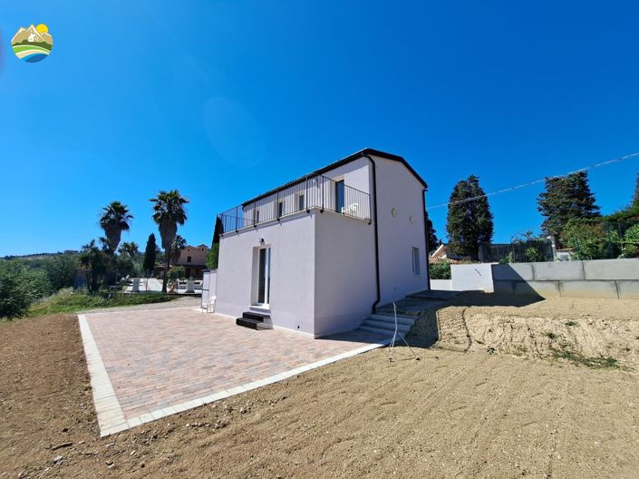 Image No.3-2 Bed Country House for sale