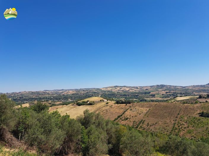 Image No.40-2 Bed Country House for sale