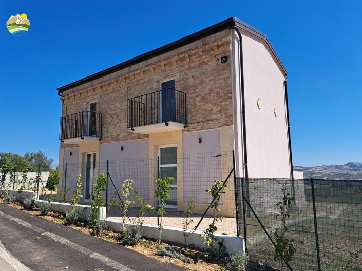 Image No.5-2 Bed Country House for sale