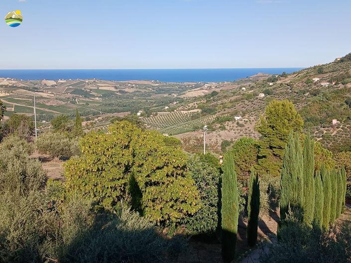 Image No.10-3 Bed Country House for sale