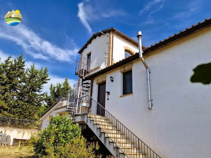 Image No.19-3 Bed Country House for sale