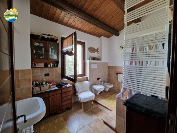 Image No.36-3 Bed Country House for sale