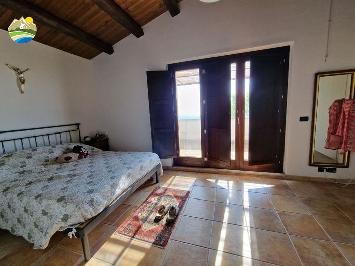 Image No.39-3 Bed Country House for sale