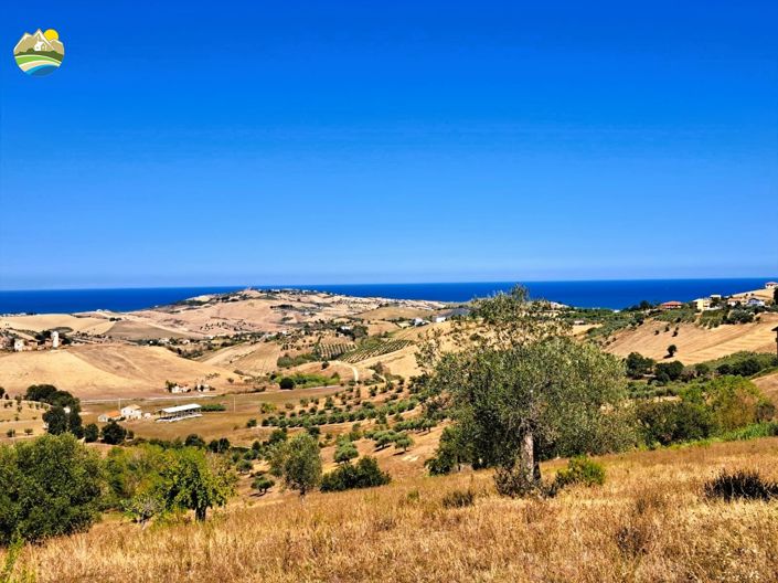 Image No.23-2 Bed Country House for sale